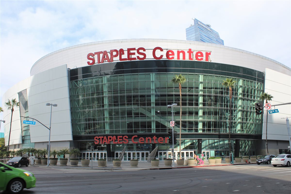 Major sports and entertainment arena in Los Angeles
